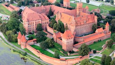 polen_pommeren_malbork_kasteel-van-malbork_kasteel_luchtfoto_GettyImages-171156263