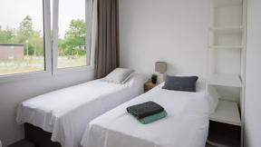 hotel_nederland_kamperland_rcn-vakantiepark-de-schotsman_bungalow_de-dukdalf_slaapkamer