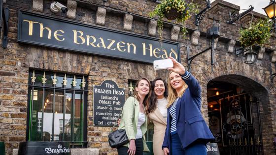 Ierland-Dublin-pub-The Brazen Head (1)