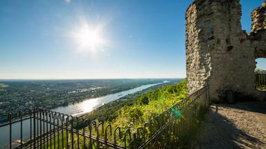 duitsland_noordrijn-westfalen_konigswinter_drachenfels_kasteel_ruine_rijn_rivier_uitkijkpunt_GettyImages-993067890