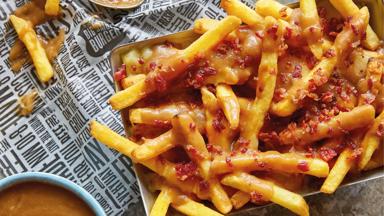 Canada_poutine_pixabay_bacon-poutine