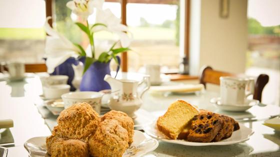 bed-and-breakfast-ierland_algemeen_ontbijt_home-baking_scones_taart_brood_bandb_ireland_h (5)