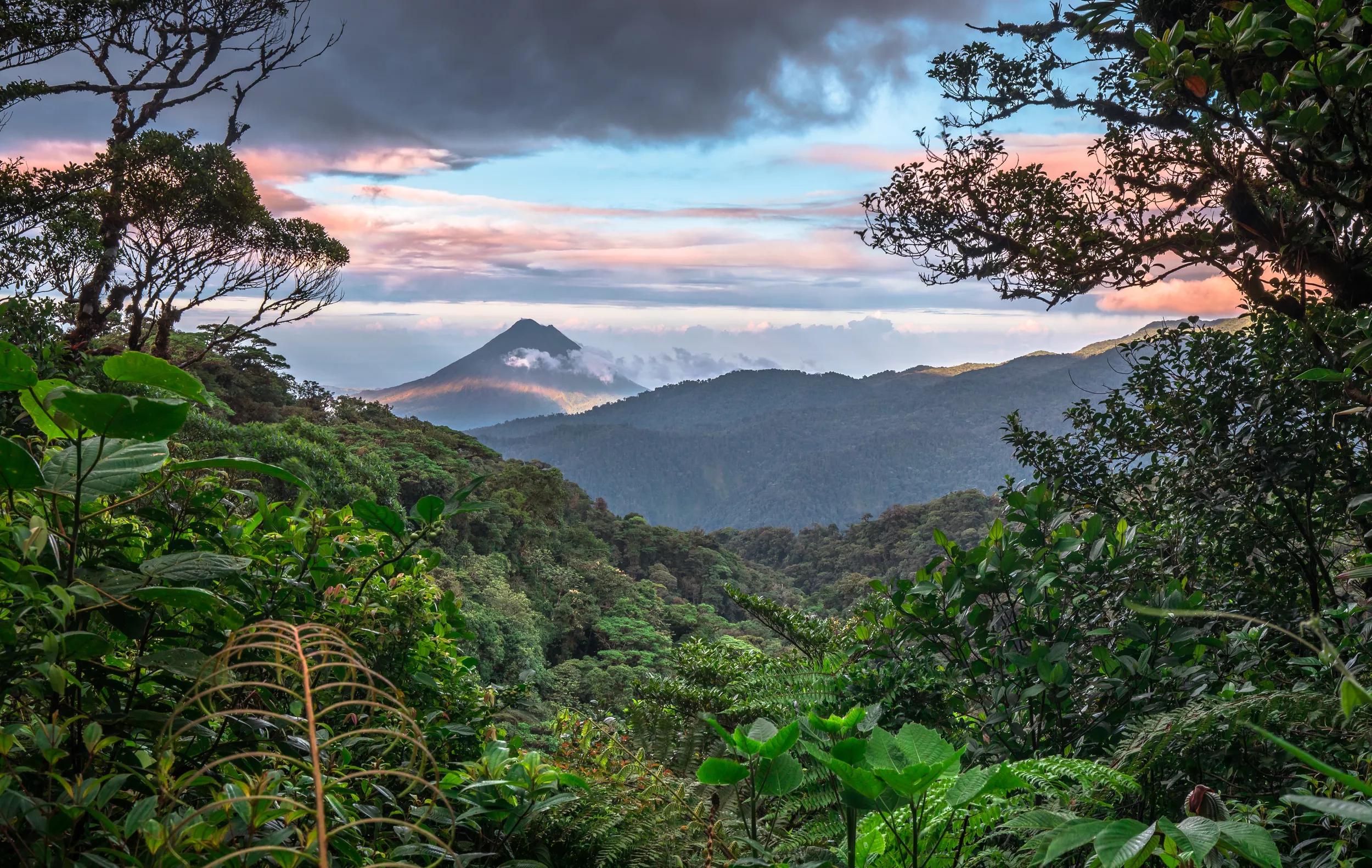 Costa-Rica-Monteverde-El_Arenal-Vulkaan-GettyImages