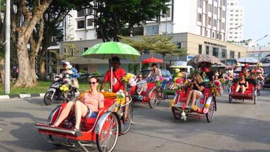 maleisie_west-maleisie_penang_georgetown_fietstaxi_trishaw_groep_reizigers_2_f.jpg