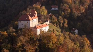 Slovenie_Orlica_Kozjansko_park_kasteel_a