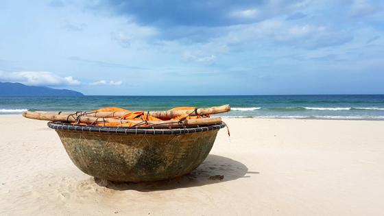 vietnam_danang_strand_mandbootje_f