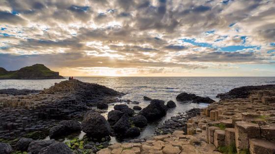 noord_ierland_county-antrim_giants-causeway_zonsondergang_zee_toerisme_ireland