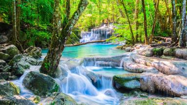 thailand_kanchanaburi_erawan-waterval_jungle_rotsen_shutterstock