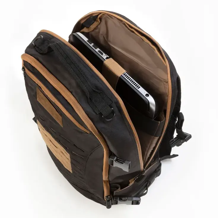 Rugtas 27L met regenhoes