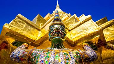 thailand_bangkok_koninklijk-paleis_wachter_goud_tempel_shutterstock