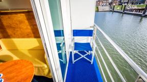 Riviercruise_Dutch Melody_Serenade Deck_frans balkon met zitjes_h