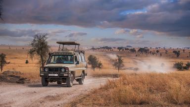 kenia_algemeen_jeep_safari_uitzicht_vlakte_shutterstock