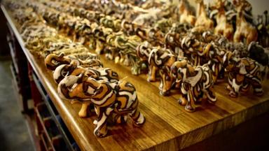 swaziland_malkerns_swazi-candles-centre_kaarsen_olifanten_dieren_souvenir_shutterstock