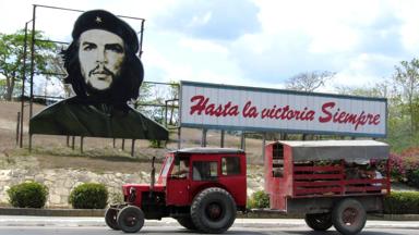 cuba_santa clara_billboard che_w