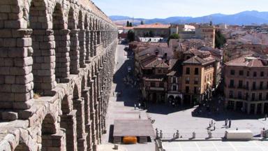 spanje_segovia_plein-mensen_shutterstock