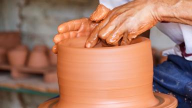 cuba_camaguey_workshop_potten-bakken_shutterstock_405354517