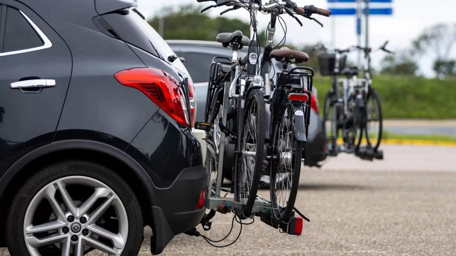Een Waarschuwingsbord Voor Fietsers Stock Afbeelding - Image of blauw