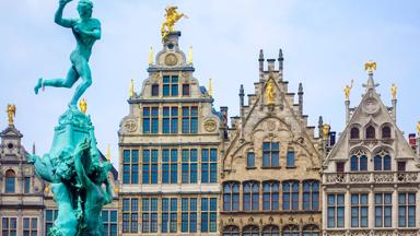 belgie_antwerpen_grote-markt_brabo-fontein_gildehuizen_st-joris_shutterstock