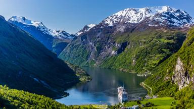 noorwegen_geirangerfjord_dorp-boot_shutterstock 