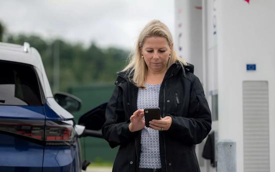 Vind een vrije laadpaal met de ANWB Onderweg app