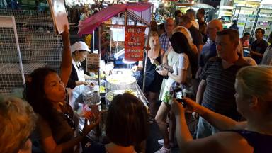 thailand_bangkok_chinatown_streetfood_groep_avond_gids_excursie_foto-collega-esther-reidsma-studiereis