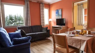 hotel_spanje_pyreneeen_prullans_cerdanya ecoresort_appartement populina_woonkamer_hotel (1)