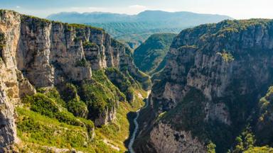 zagori_vikos kloof_pindos gebergte_rivier_shutterstock