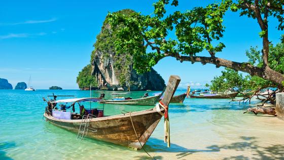 thailand_algemeen_phi-phi_longtailbootje_andaman-zee_krijtrotsen_strand_b