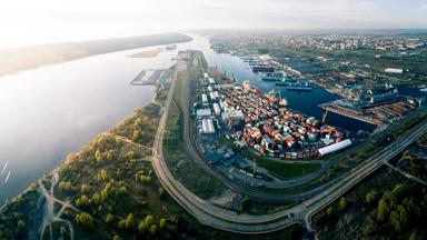 litouwen_klaipeda_haven_luchtfoto_shutterstock_1083540944