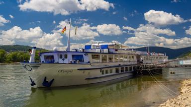 Nederland_riviiercruise_MS Olympia_Dutch Cruise Line_schip aangemeerd_h