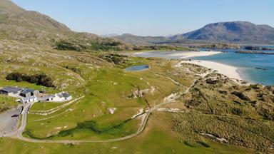 ierland_county_maco_connemara_louisburg_the_lost_valley_luchtfoto