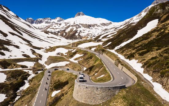 Welke bergpassen in de Alpen zijn wel of niet open?