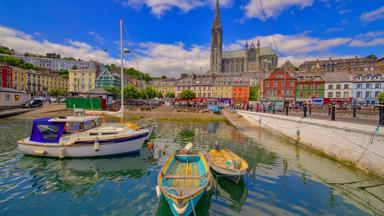 ierland_cork_cobh_haven_boot_inham_st-colmans-cathedral_kathedraal_gekleurde-huizen_deck-of-cards_titanic-vertrekplek_getty