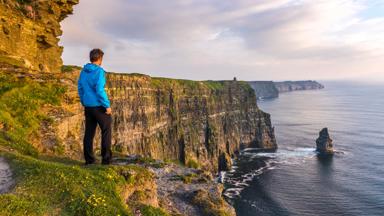 Ierland, Clare, Cliffs of Moher - GettyImages-963423694