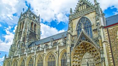 belgie_limburg_tongeren_vakantie-limburg_onze-vrouwe-basiliek_gotiek_shutterstock