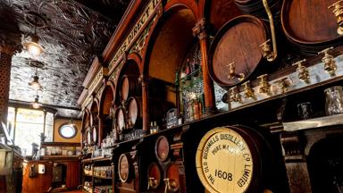 Noord-Ierland-Belfast-pub-The Crown Liquor Saloon (1)