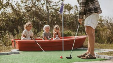 denemarken_noord-jutland_hjorrring_skallerup-seaside-resort_minigolf_h