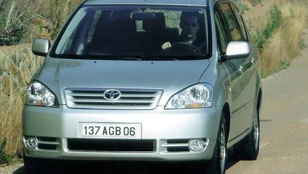 Toyota Avensis Verso I