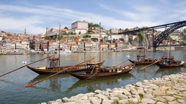Portugal_Douro_cruises_Vasco da Gama_Porto_aanzicht op rivier met wijnschepen_copyright