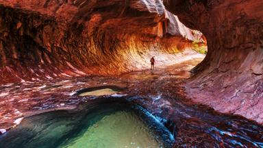 verenigde-staten_utah_zion-national-park_vrouw_natuur_shutterstock