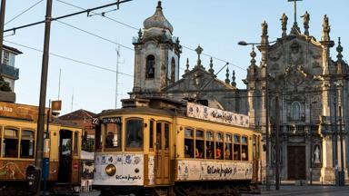 portugal_norte_porto_igreja-dos-clerigos_kerk_tram_CR-Porto en North Tourism Association