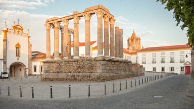 portugal_alentejo_evora_romeinse-tempel_kerk_ruine_straat_zonsondergang_pixabay