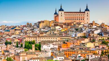 spanje_castilie-la-mancha_toledo_stad_alcazar_shutterstock_262697798