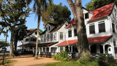 suriname_paramaribo_officierswoning_fort_zeelandia_w_jpg