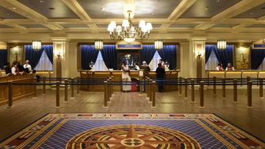 Frankrijk_Disney's_Hotel_Newport_Bay_Club_Lobby