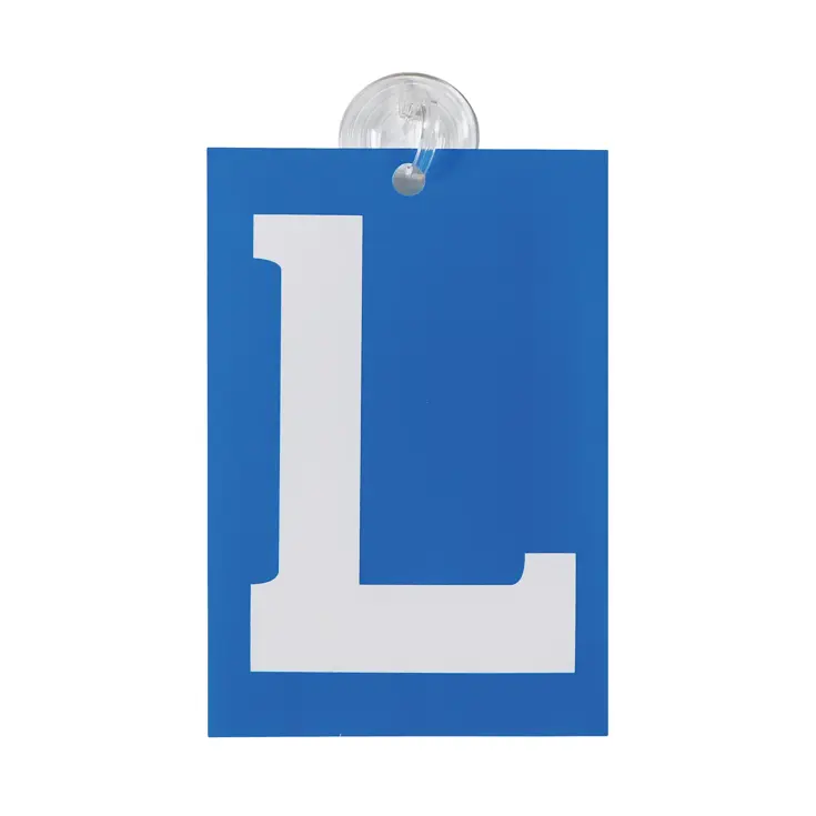 Blauw bordje met witte L voor lesvoertuigen