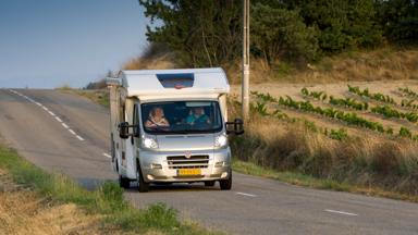 Camper in het landschap 009.jpg