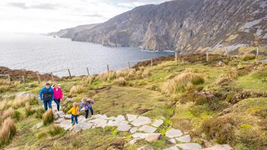 sfeer_ierland_county-donegal_slieve-league_wandelaars_tourism-ireland.jpg