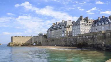 wandelrondreis_frankrijk_bretagne_s-cape_saint-malo_stadswallen_crt_bretagne