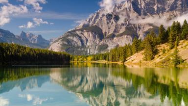 canada_alberta_banff_lake-banff_bergen_b